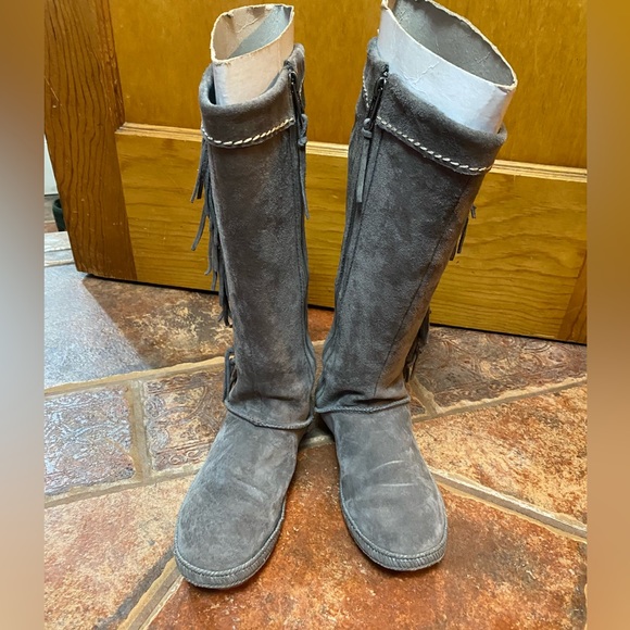 Like new! UGG W Mammoth Moccasin fringe Charcoal Gray suede knee high zip boots - Picture 4 of 11